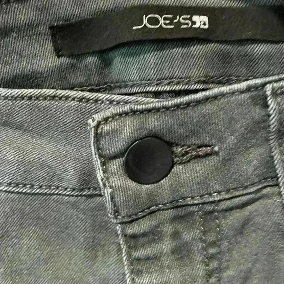 Gray Joe's Skinny Jean in a Size 29 - Picture 5 of 9